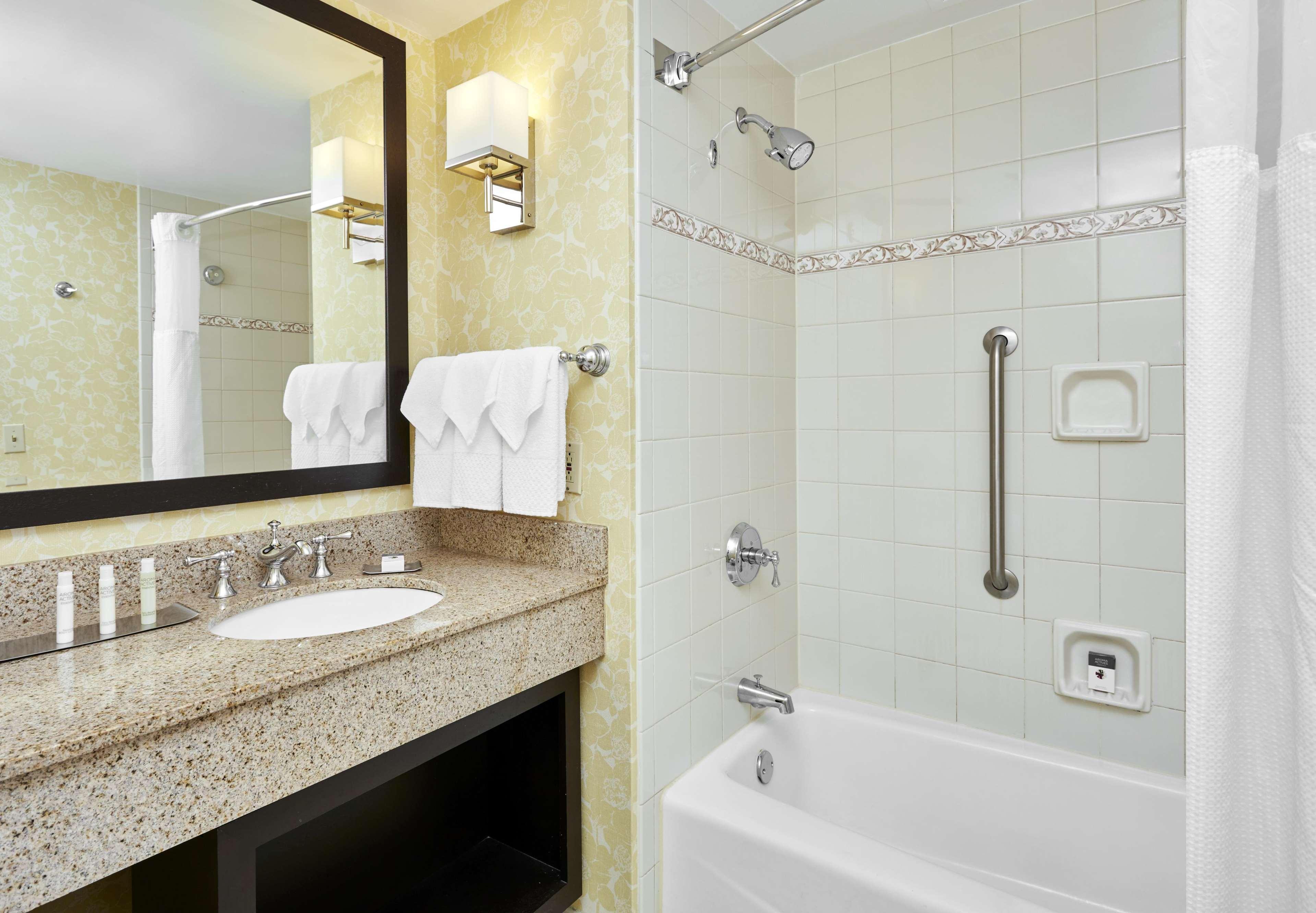 Doubletree By Hilton Charlotte Uptown Hotel Eksteriør billede