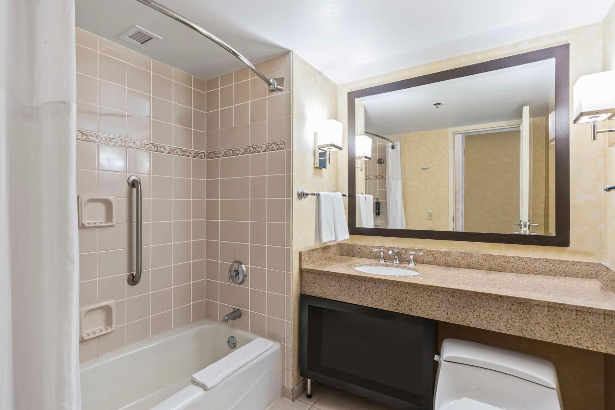 Doubletree By Hilton Charlotte Uptown Hotel Eksteriør billede